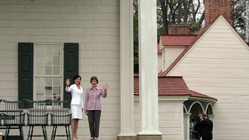 Thủ tướng Nhật thăm Mỹ: Ông Abe được đón nồng nhiệt, bà Abe cô đơn ở Washington - ảnh 5