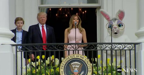 Video: Khi Tổng thống Trump quên cách