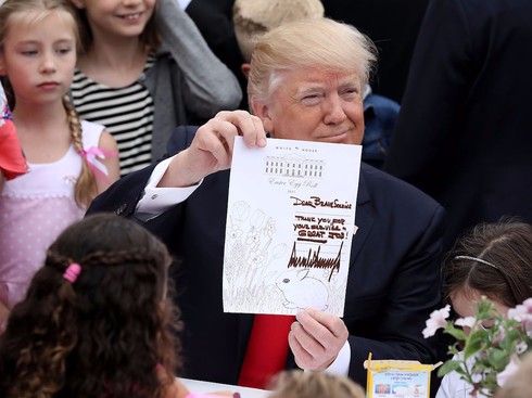 Video: Khi Tổng thống Trump quên cách