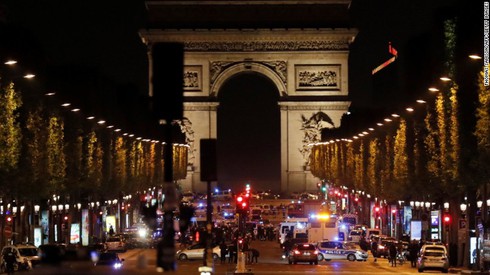 Kẻ nổ súng ở Đại lộ Champs-Elysees là