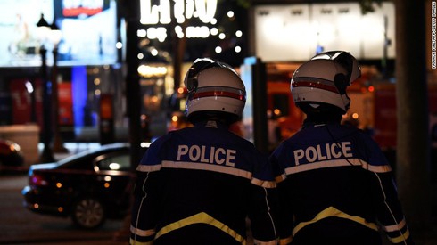 Kẻ nổ súng ở Đại lộ Champs-Elysees là