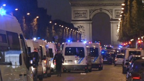Kẻ nổ súng ở Đại lộ Champs-Elysees là