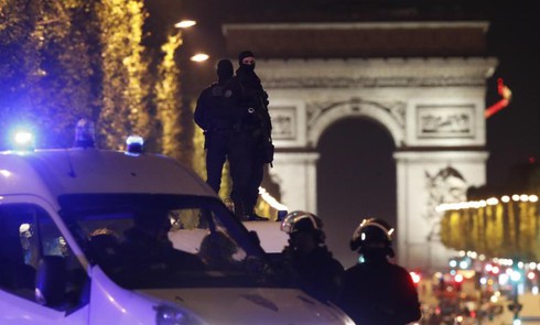Kẻ nổ súng ở Đại lộ Champs-Elysees là