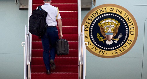 Lầu Năm Góc thuê riêng một căn hộ ở tháp Trump để chứa vali hạt nhân? - ảnh 1