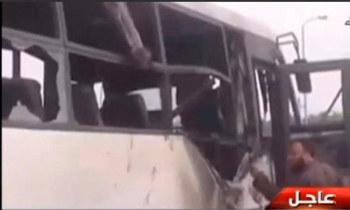 Ai Cập: Nhóm người đeo mặt nạ xả súng sát hại 28 người - ảnh 1