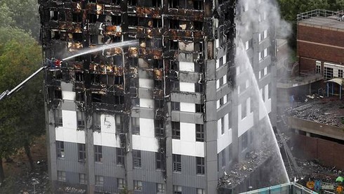 Vụ cháy London: số người chết tăng cao, người dân giận dữ