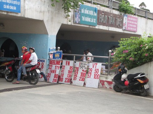 Hầm chui bạc tỷ biến thành chợ tạm - ảnh 2