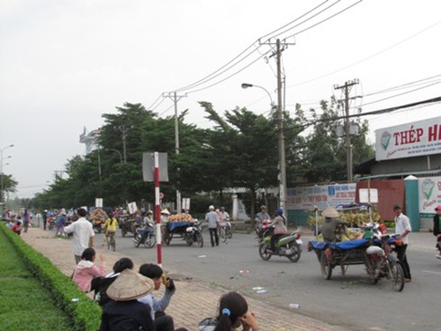 Hầm chui bạc tỷ biến thành chợ tạm - ảnh 12