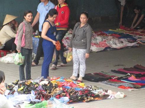 Hầm chui bạc tỷ biến thành chợ tạm - ảnh 7