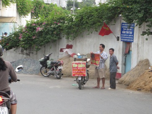 Hầm chui bạc tỷ biến thành chợ tạm - ảnh 3