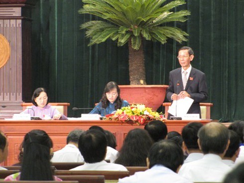 Ngân sách TP.HCM năm 2013: Lo thu không đủ chi - ảnh 1