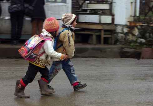 Học sinh nghỉ học vì rét: Khổ con, khổ cả mẹ - ảnh 1