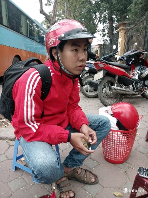 Cảm phục cậu sinh viên chạy xe ôm lấy tiền giúp bạn chữa bệnh - ảnh 1