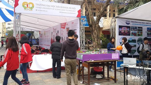 Hà Nội: Rộn ràng ngày hội tuyển sinh 2016 - ảnh 5