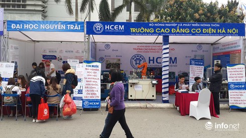 Hà Nội: Rộn ràng ngày hội tuyển sinh 2016 - ảnh 6
