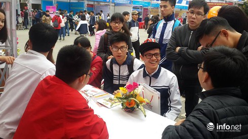 Hà Nội: Rộn ràng ngày hội tuyển sinh 2016 - ảnh 9