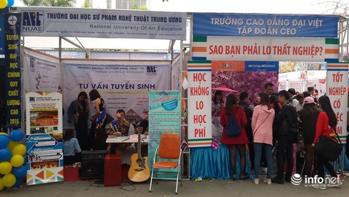 Hà Nội: Rộn ràng ngày hội tuyển sinh 2016 - ảnh 1