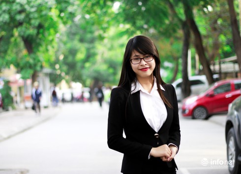 Gặp gỡ nữ sinh xinh xắn tốt nghiệp đại học với điểm số