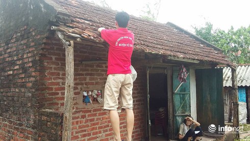 Thái Bình: Tình nguyện viên hỗ trợ người dân khắc phục hậu quả bão số 1 gây ra - ảnh 6