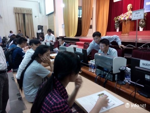 Thí sinh “chen chân” nộp hồ sơ tại các trường trong nhóm GX - ảnh 10