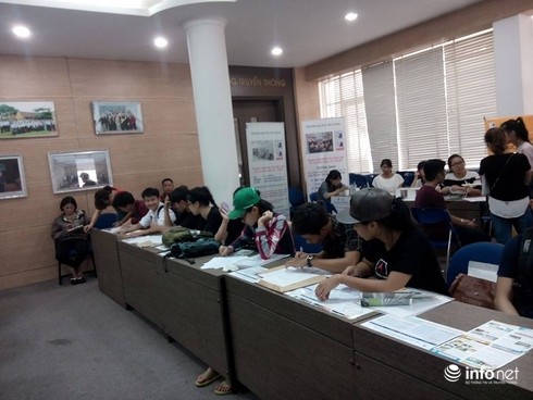 Thí sinh “chen chân” nộp hồ sơ tại các trường trong nhóm GX - ảnh 14