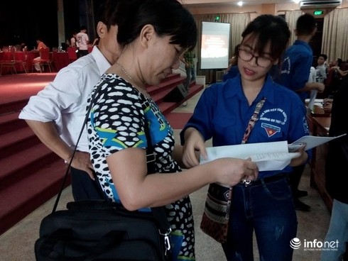 Thí sinh “chen chân” nộp hồ sơ tại các trường trong nhóm GX - ảnh 2