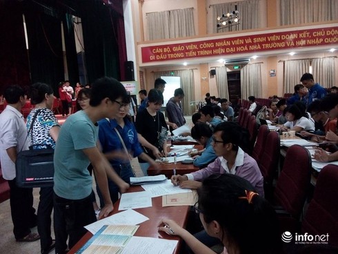 Thí sinh “chen chân” nộp hồ sơ tại các trường trong nhóm GX - ảnh 3