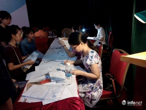 Thí sinh “chen chân” nộp hồ sơ tại các trường trong nhóm GX - ảnh 4