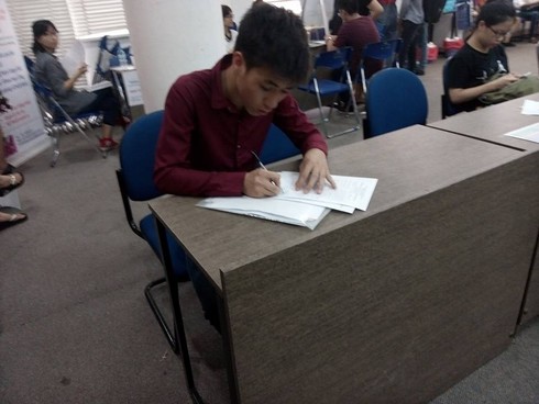 Thí sinh “chen chân” nộp hồ sơ tại các trường trong nhóm GX - ảnh 15