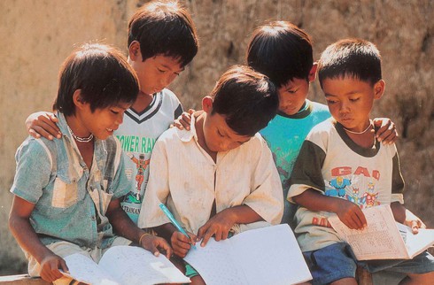 Bộ GD&ĐT đề nghị địa phương quan tâm, miễn, giảm học phí đối với HSSV nghèo - ảnh 1