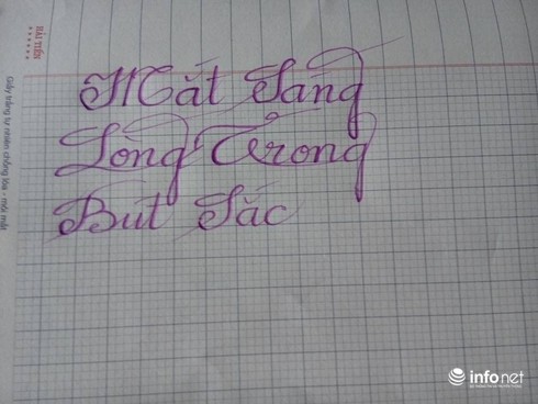 Lớp học nhân ái của người thầy dùng miệng viết chữ - ảnh 2