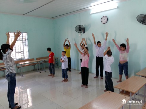 Chuyện chiếc dép màu xanh của cô giáo nuôi dạy những đứa trẻ “không bao giờ lớn” - ảnh 2