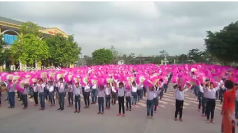 Thái Bình: Độc đáo với hình ảnh 500 học sinh múa chèo - ảnh 1