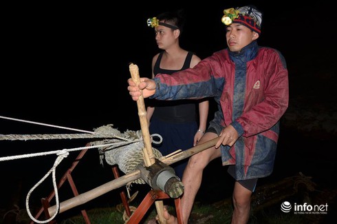 Hòa Bình: Xúc động cảnh giáo viên thức trắng đêm bắt cá nuôi học sinh - ảnh 2