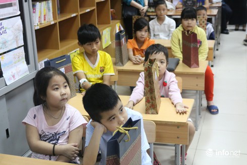 Tặng 700 đầu sách cho trẻ em tại bệnh viện - ảnh 1