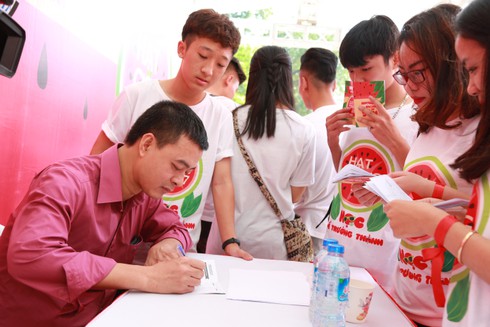 Gợi ý đáp án đề thi chuyên Văn vào lớp 10 khối THPT ĐH Sư phạm Hà Nội 2017 - ảnh 1