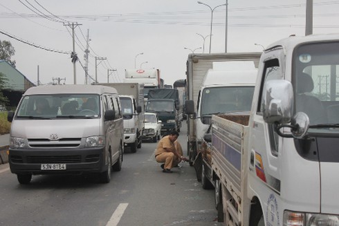 TP.HCM: Tai nạn liên hoàn trên Quốc lộ 1A - ảnh 2