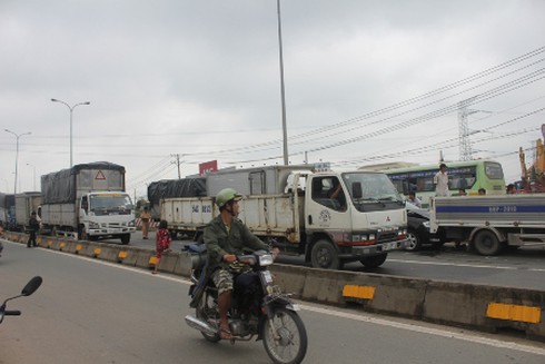 TP.HCM: Tai nạn liên hoàn trên Quốc lộ 1A - ảnh 1