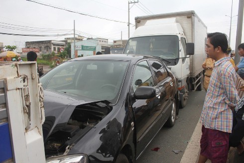 TP.HCM: Tai nạn liên hoàn trên Quốc lộ 1A - ảnh 3