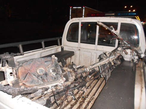 Xe máy bốc cháy, chủ nhân bỏ chạy - ảnh 3