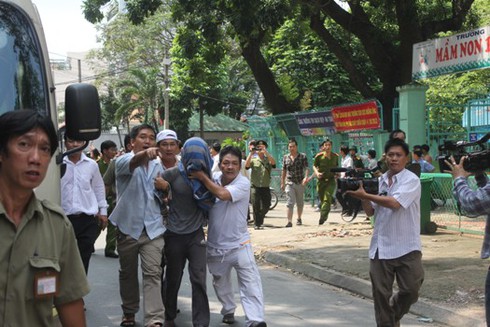 Kẻ bắt cóc đã bị lừa bằng súng bắn đạn cao su - ảnh 2