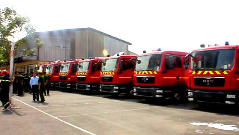 TP.HCM tiếp nhận 15 xe chữa cháy hiện đại - ảnh 1