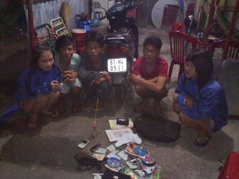 “Hiệp sĩ” bắt nóng băng nhóm sử dụng ma túy đá - ảnh 1