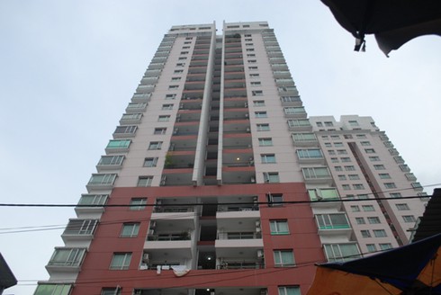 Rơi từ chung cư cao tầng - hiểm nguy rình rập - ảnh 1