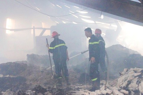 TP.HCM: Cháy lớn xưởng sợi bông, thiệt hại hàng tỉ đồng - ảnh 6