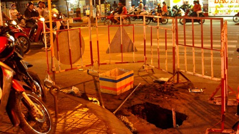 TP.HCM: “Hố tử thần