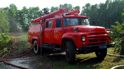 Hỏa hoạn cực lớn thiêu rụi xưởng tái chế bông - ảnh 2