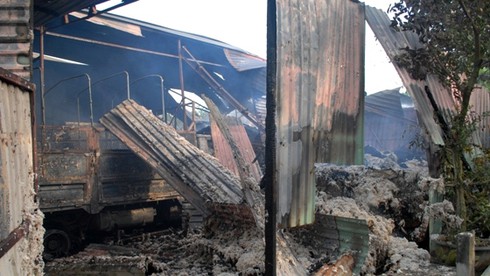 Hỏa hoạn cực lớn thiêu rụi xưởng tái chế bông - ảnh 8