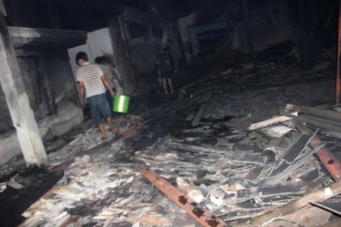 Xưởng hộp cơm cháy rụi - ảnh 1