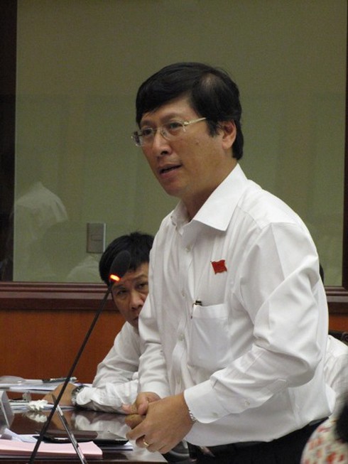 Thu phí đường bộ từ 1/2013: Nơi thu nơi không? - ảnh 1